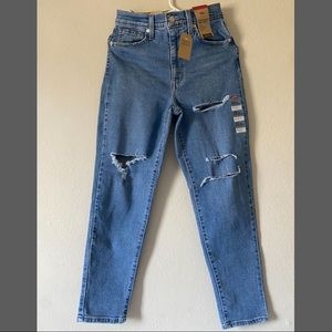 Levi High Waisted Mom Jeans
